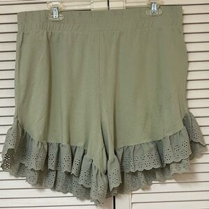 Vero Moda Juna High Waisted Eyelet Shorts - size Large - VGUC
